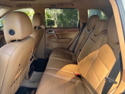 Used 2005 Porsche Cayenne Turbo image 19