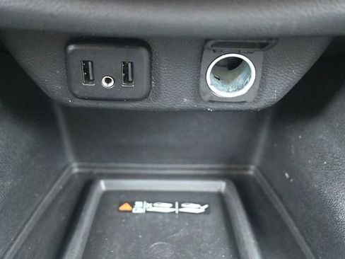 Used 2023 Chevrolet Traverse LT image 21