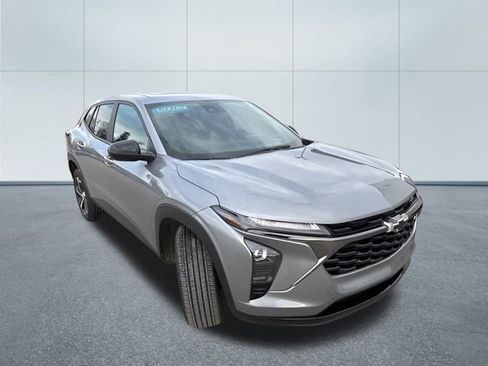 Used 2025 Chevrolet Trax RS w/ Sunroof Package image 35