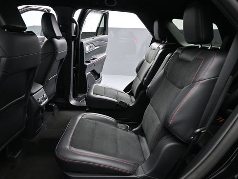 Used 2025 Ford Explorer ST image 21