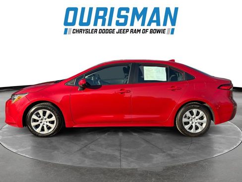 Used 2021 Toyota Corolla LE image 3