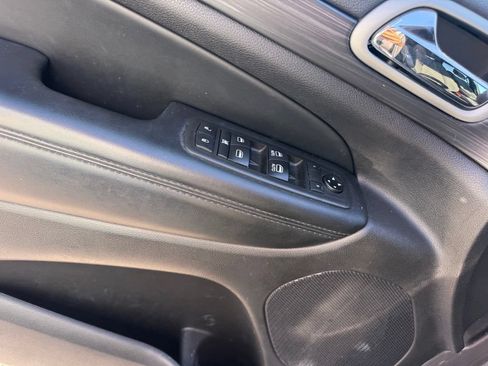 Used 2021 Jeep Grand Cherokee Laredo RWD image 6