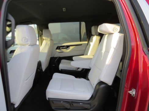 New 2026 Chevrolet Suburban Premier image 12