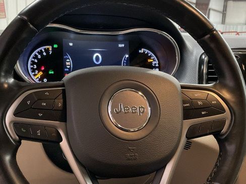 Used 2022 Jeep Grand Cherokee Laredo E image 17