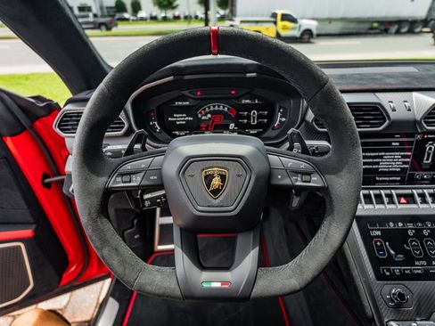 Used 2024 Lamborghini Urus Performante AWD/4WD image 29