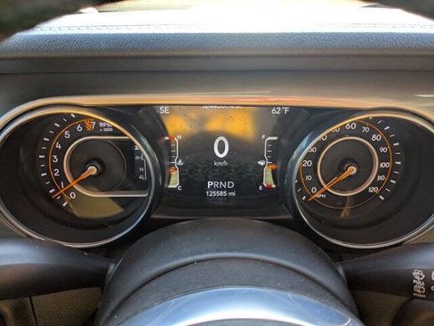 Used 2018 Jeep Wrangler Unlimited Sahara w/ Cold Weather Group image 18