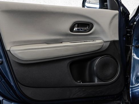 Used 2016 Honda HR-V LX image 17