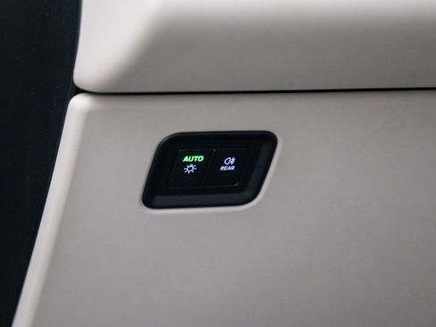 Certified 2024 Porsche Macan 4 Electric image 19