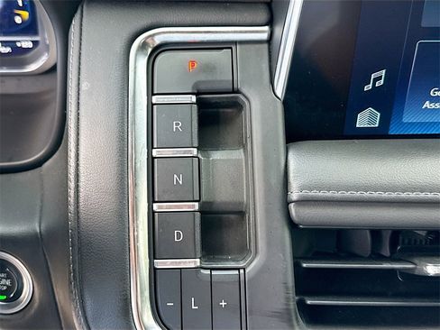 Used 2023 Chevrolet Suburban LT image 18