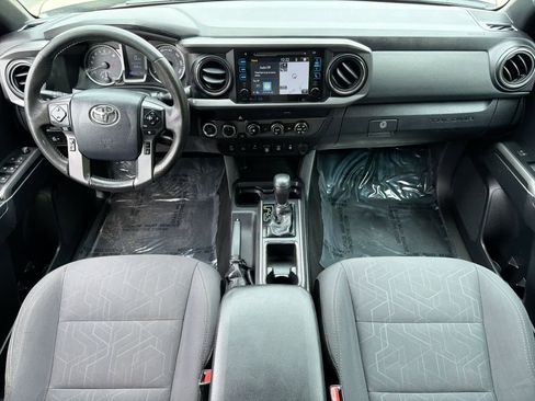 Used 2019 Toyota Tacoma TRD Sport w/ Technology Package AWD/4WD image 16