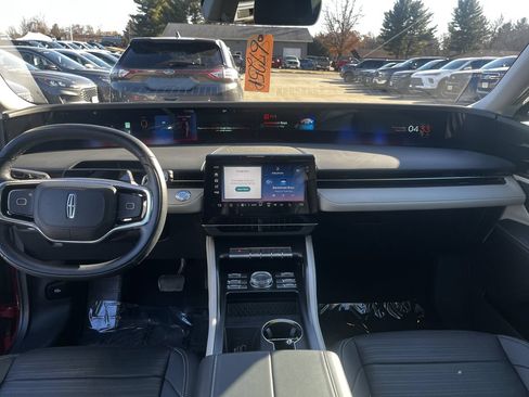 Used 2025 Lincoln Nautilus Reserve AWD/4WD image 16