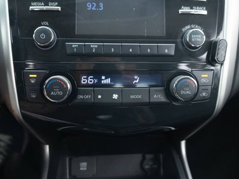 Used 2015 Nissan Altima 2.5 SV FWD image 35