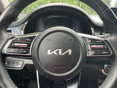 Used 2023 Kia Seltos S w/ Navigation Package FWD image 11