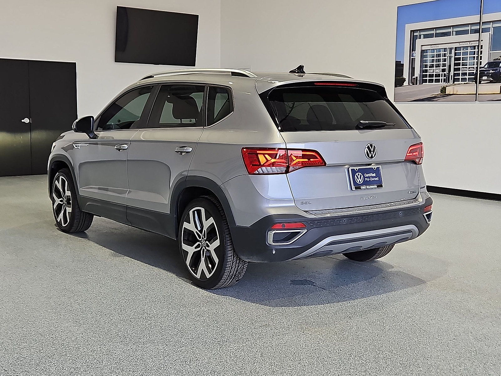 Certified 2023 Volkswagen Taos SEL AWD/4WD image 6