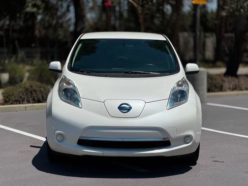Used 2015 Nissan Leaf SV FWD image 18