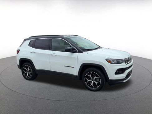 Used 2025 Jeep Compass Limited AWD/4WD image 2