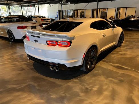 Used 2022 Chevrolet Camaro ZL1 image 5