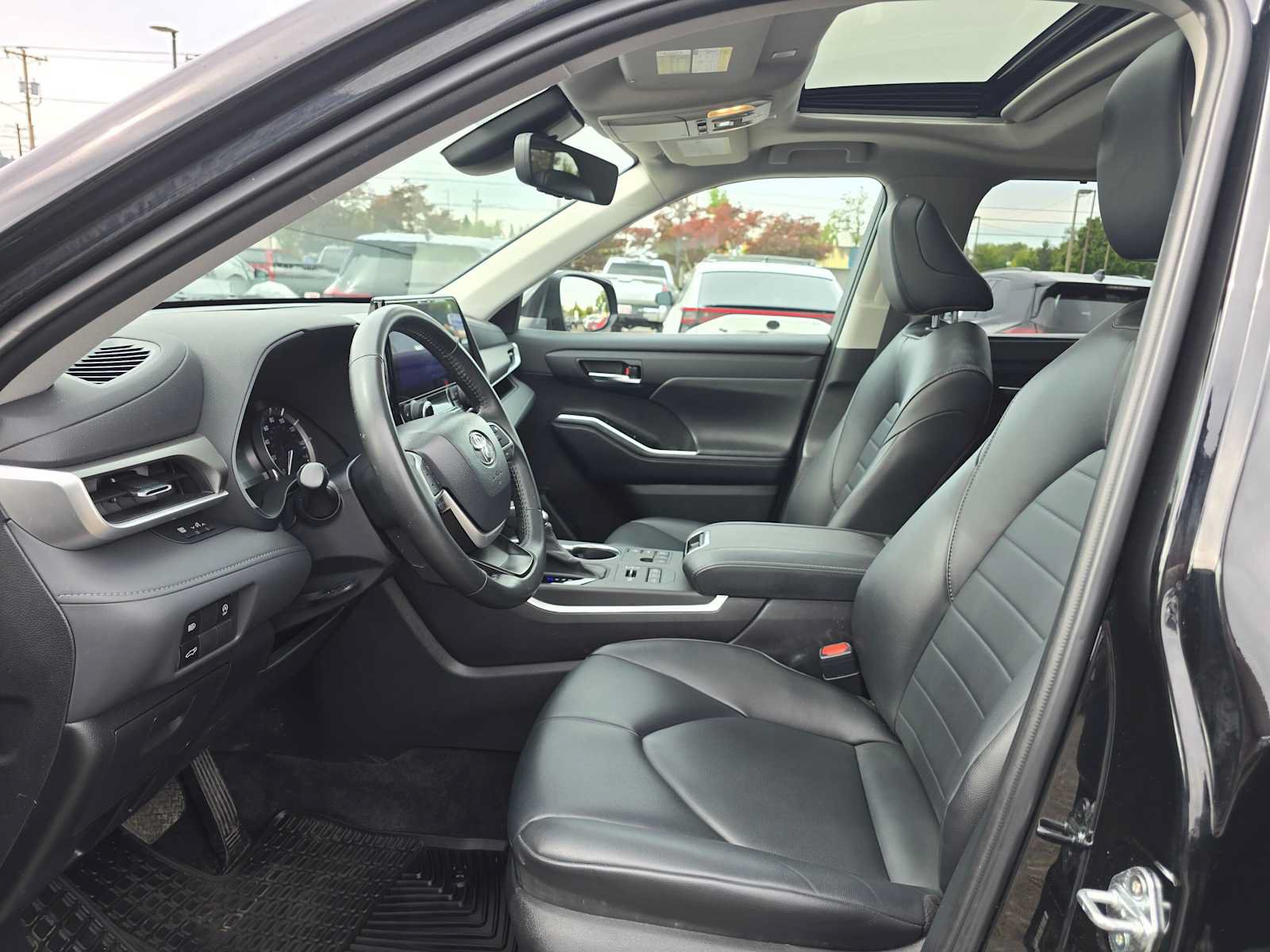 Used 2023 Toyota Highlander XLE AWD/4WD image 20