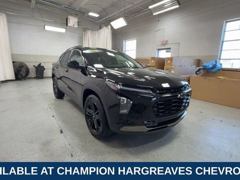 Used 2025 Chevrolet Trax ACTIV w/ Driver Confidence Package FWD image 2