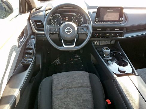 Used 2023 Nissan Rogue SV image 10
