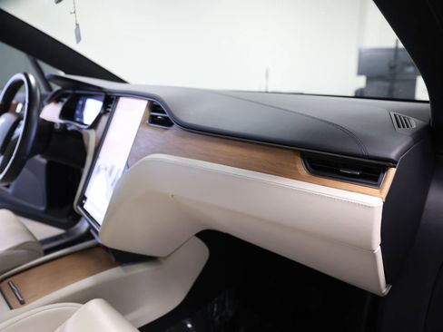 Used 2020 Tesla Model X Long Range image 34