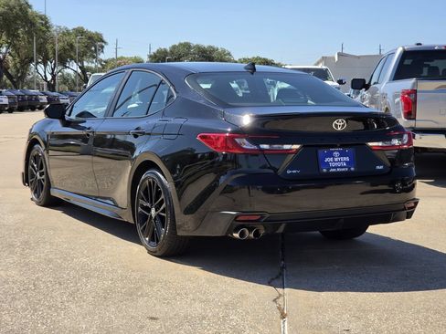 Used 2025 Toyota Camry SE FWD image 7