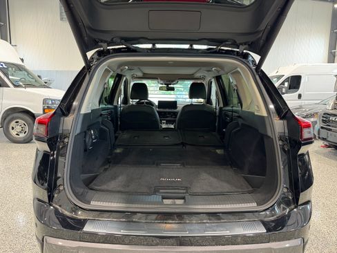 Used 2025 Nissan Rogue SL w/ Tech Package AWD/4WD image 8