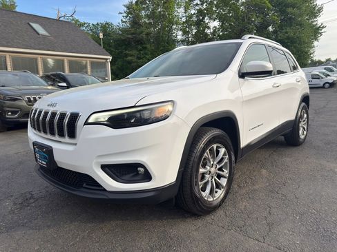Used 2019 Jeep Cherokee Latitude Plus w/ Comfort/Convenience Group AWD/4WD image 3