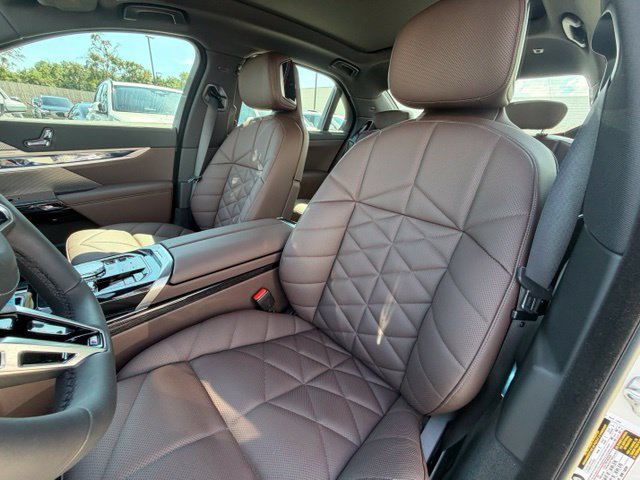 Used 2026 BMW 740i w/ Premium Package RWD image 16
