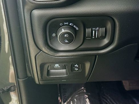 New 2026 RAM 1500 4x4 Crew Cab image 10