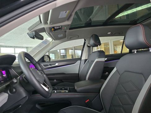 Used 2024 Volkswagen Atlas Peak Edition SE image 6