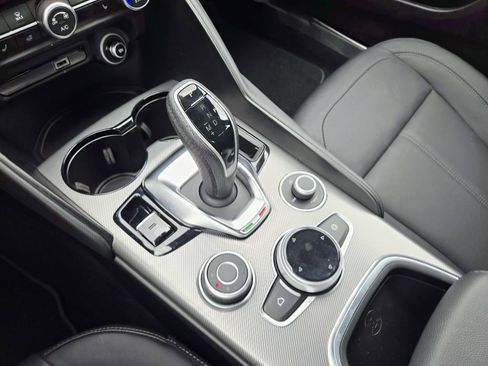Used 2024 Alfa Romeo Giulia Ti AWD/4WD image 33