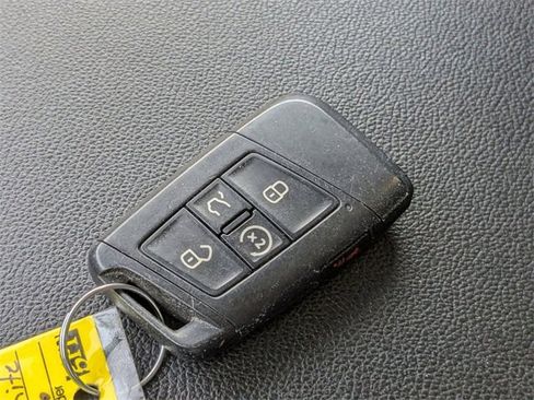 Used 2021 Volkswagen Atlas Cross Sport SE w/ Panoramic Sunroof Package image 5