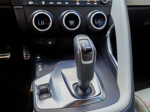 Used 2018 Jaguar E-PACE R-Dynamic HSE image 29