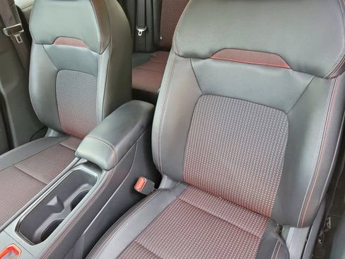Used 2025 Nissan Kicks SR FWD image 11
