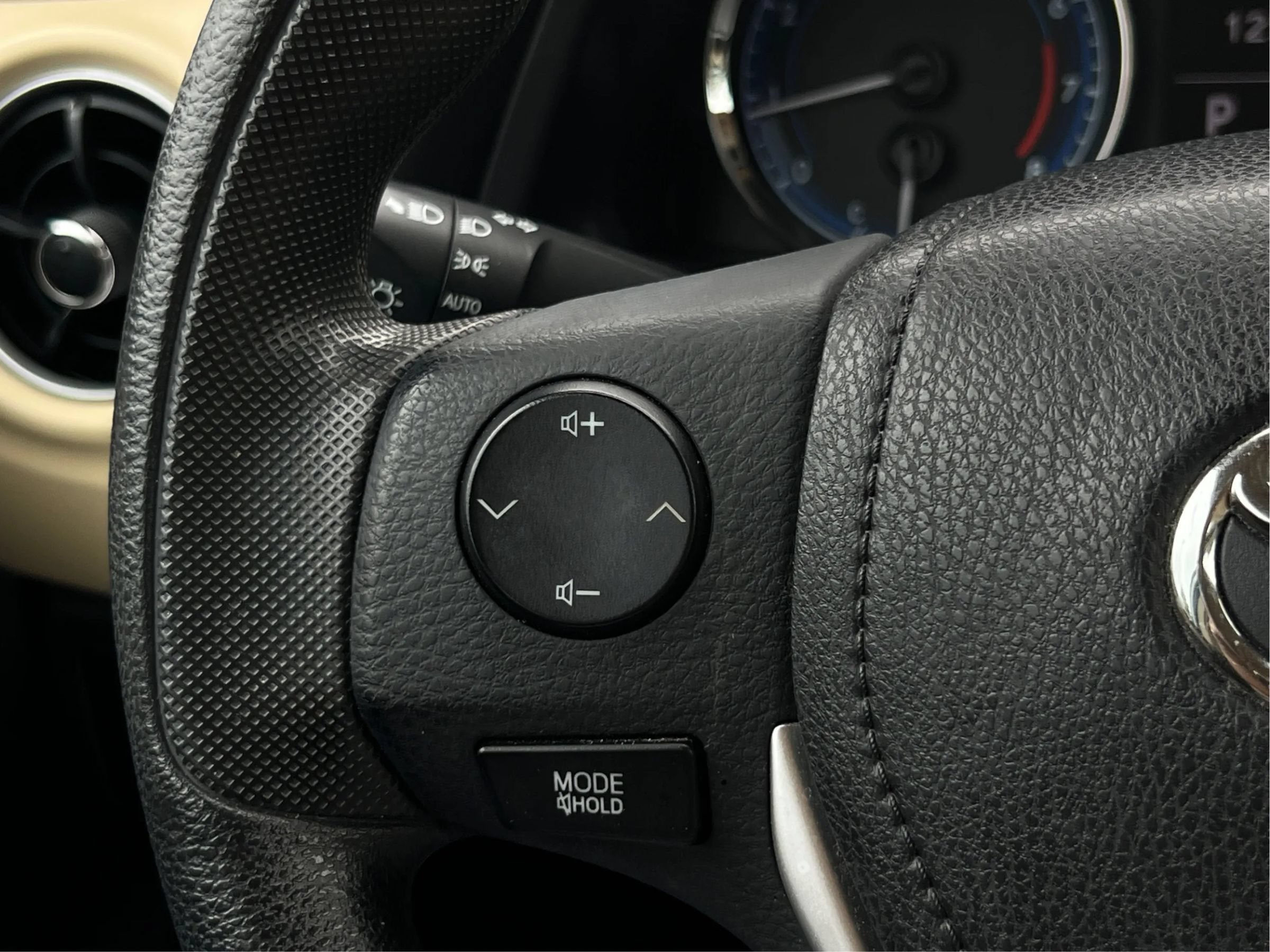 Used 2017 Toyota Corolla LE FWD image 30