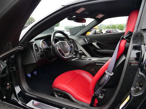 Used 2017 Chevrolet Corvette Stingray Coupe w/ 1LT RWD image 14