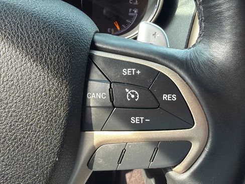 Used 2016 Jeep Grand Cherokee Laredo w/ Quick Order Package 23E AWD/4WD image 11