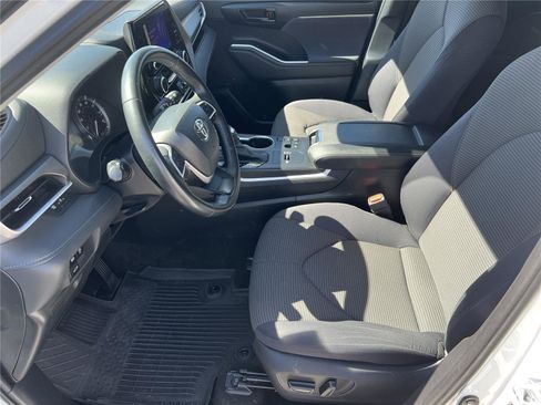 Used 2023 Toyota Highlander LE FWD image 20