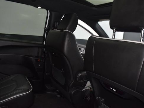 Used 2025 Chrysler Pacifica Limited FWD image 32