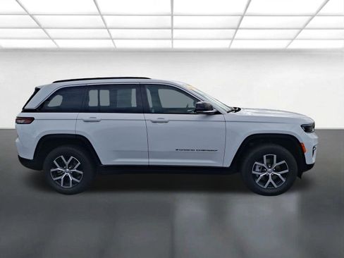 Certified 2024 Jeep Grand Cherokee Limited image 2