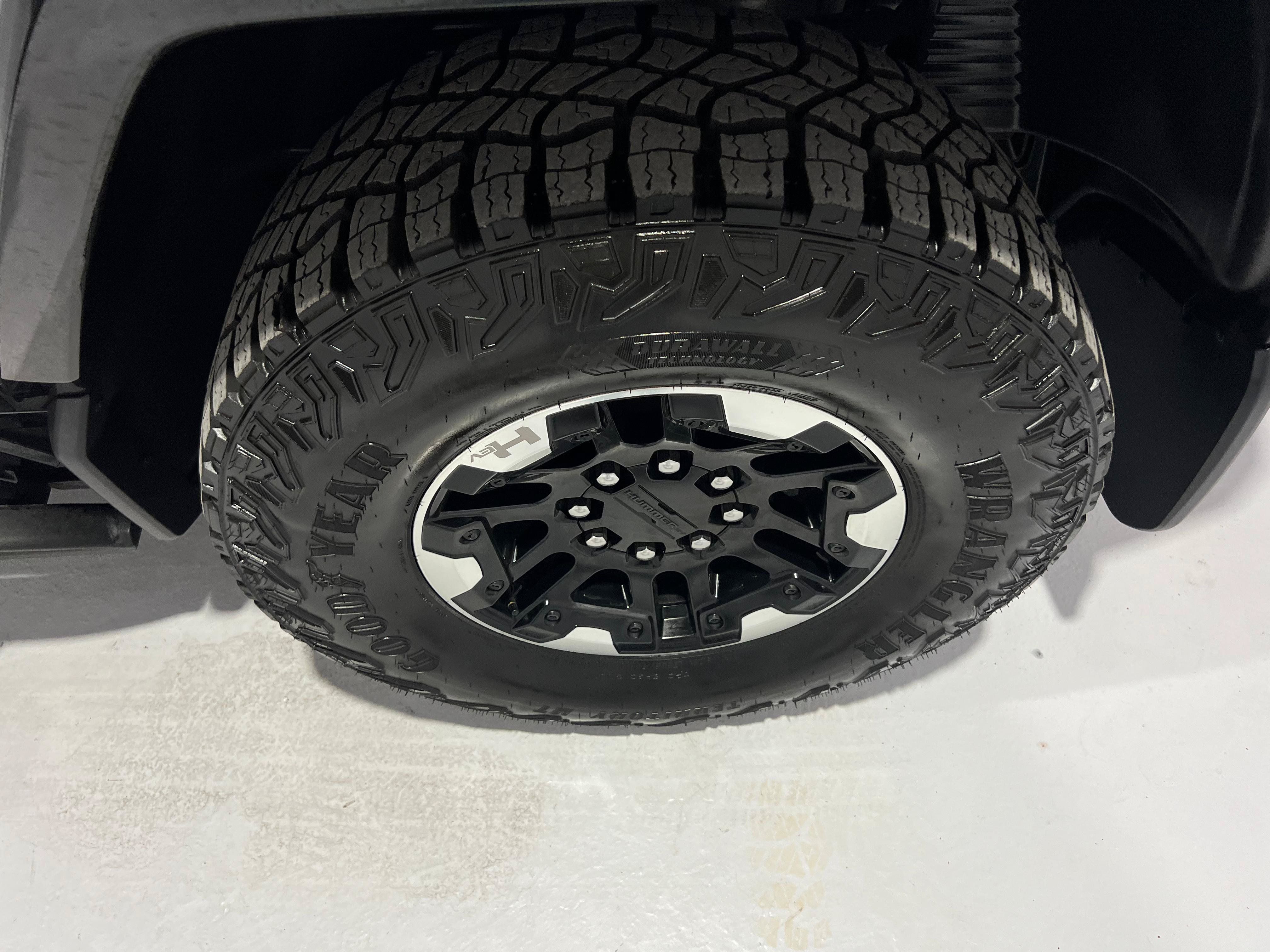 Used 2024 GMC Hummer EV 2X w/ Extreme Off-Road Package AWD/4WD image 23