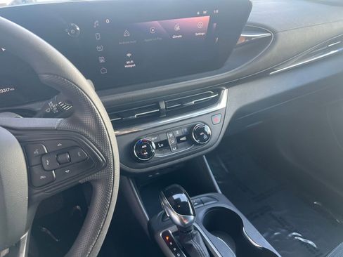 Used 2025 Buick Envista Preferred image 17