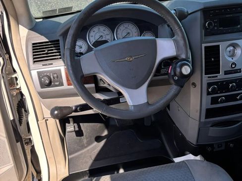 Used 2010 Chrysler Town & Country Touring image 44