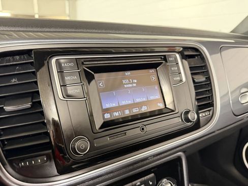 Used 2018 Volkswagen Beetle 2.0T S FWD image 19