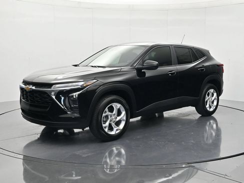 New 2026 Chevrolet Trax LS w/ LS Convenience Package FWD image 1
