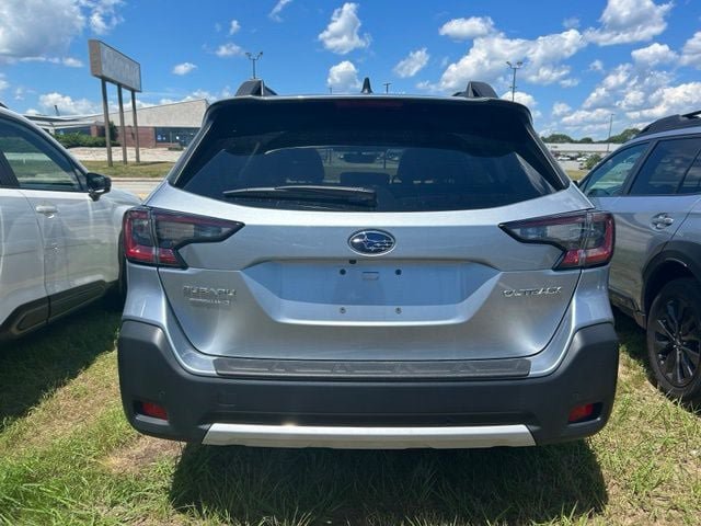 Used 2025 Subaru Outback Limited AWD/4WD image 5