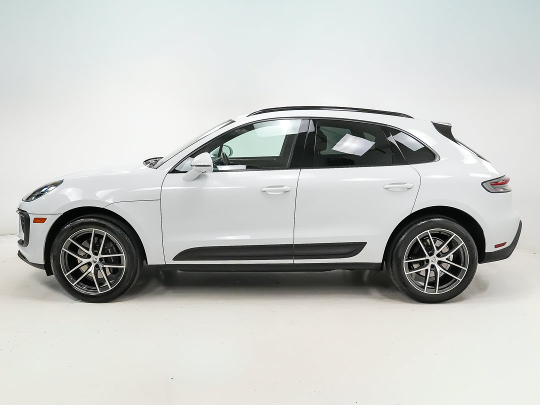 Certified 2024 Porsche Macan AWD/4WD image 2