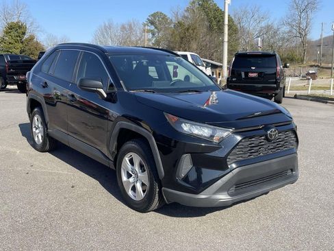 Used 2020 Toyota RAV4 LE image 5
