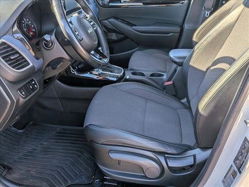 Used 2023 Kia Seltos S image 16